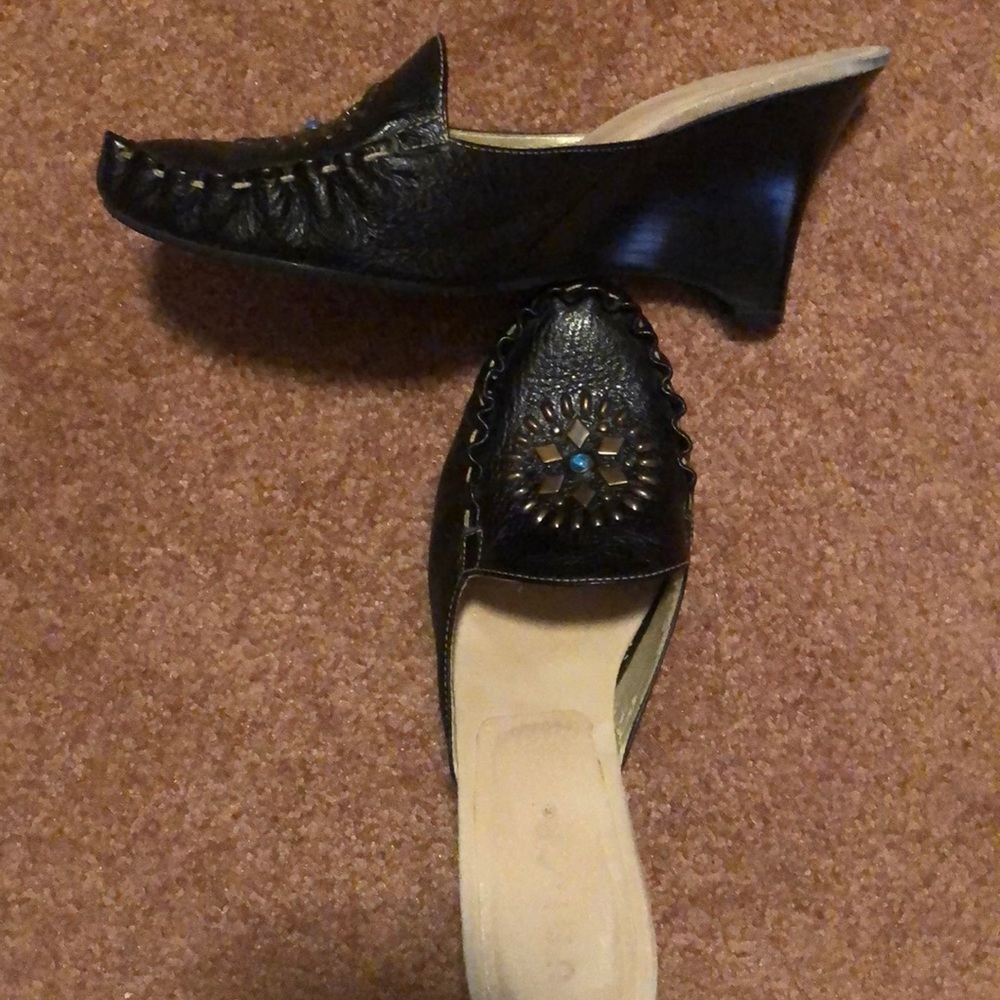 Shoes - Picture 2 of 4